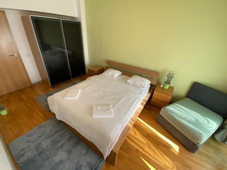 Green Apartment 214 With Private Parking Bucureşti Eksteriør bilde